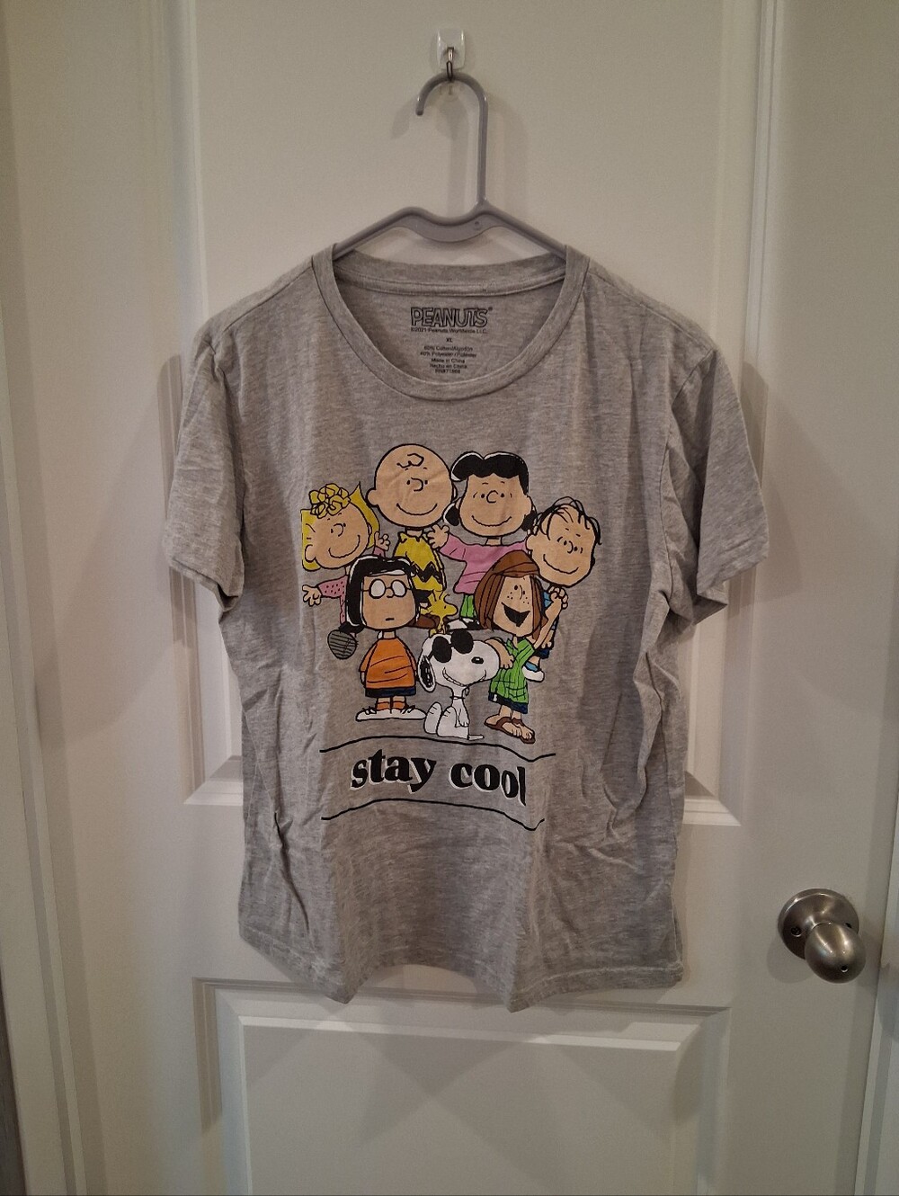 Peanuts Grey Short Sleeve Tee with Colorful Character Graphic Size XL